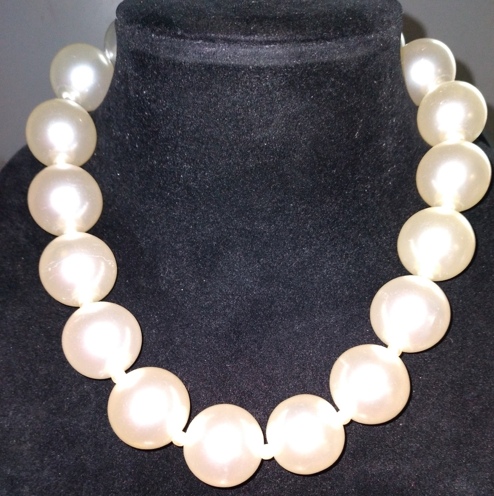 ZARA Pearl Statement Necklace.